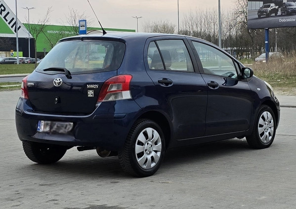 Toyota Yaris cena 21900 przebieg: 180000, rok produkcji 2010 z Bełchatów małe 211